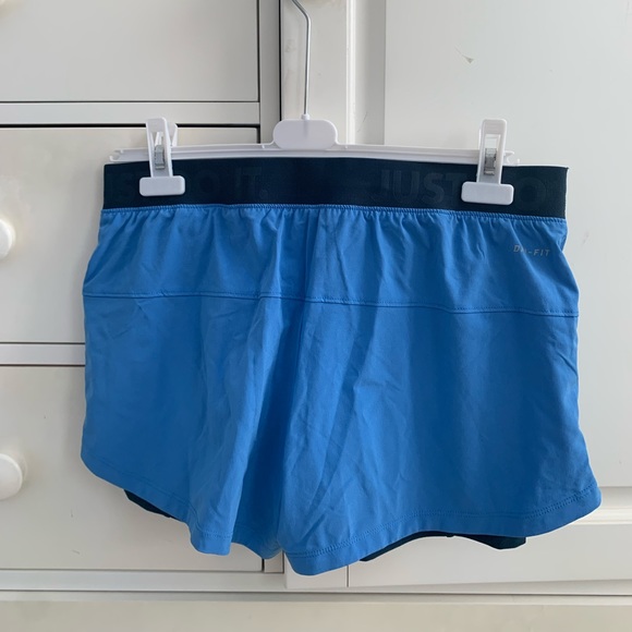 Nike 2-in-1 shorts - Picture 2 of 3